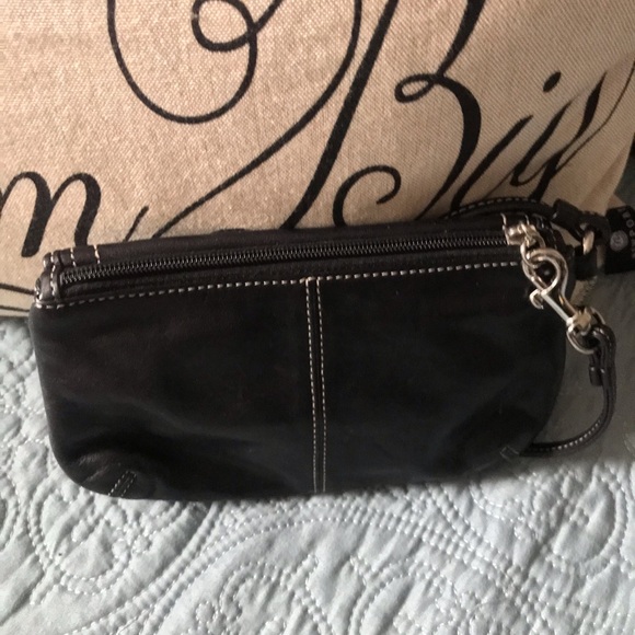 Coach Authentic Leather Lock turn wristlet - Picture 6 of 7